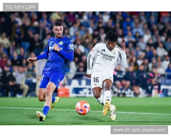 足球比赛中的高压防守与位置调整