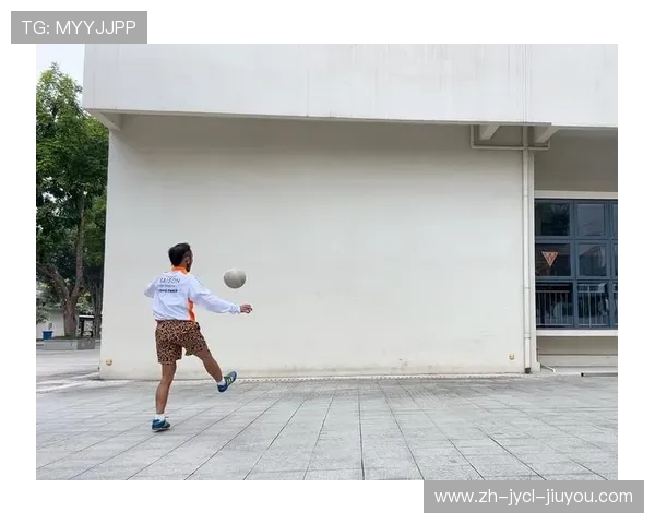 足球凌空停球动作是否对球员的时机判断与身体协调性要求极高 足球凌空停球动作是否对球员的时机判断与身体协调性要求极高